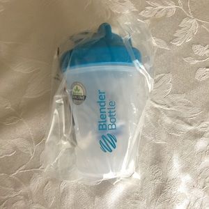 Blender Bottle 20 oz (NWT)